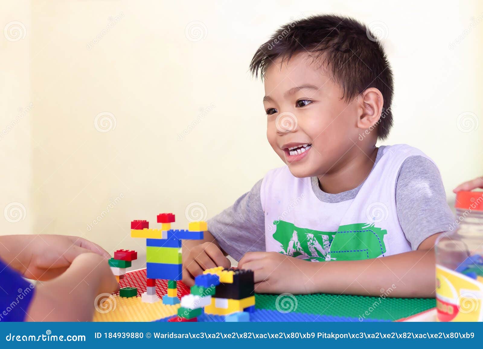 asianÃ¢â¬â¹ childÃ¢â¬â¹ boyÃ¢â¬â¹ playingÃ¢â¬â¹ withÃ¢â¬â¹ theÃ¢â¬â¹ plasticÃ¢â¬â¹ blockÃ¢â¬â¹ toys.Ã¢â¬â¹